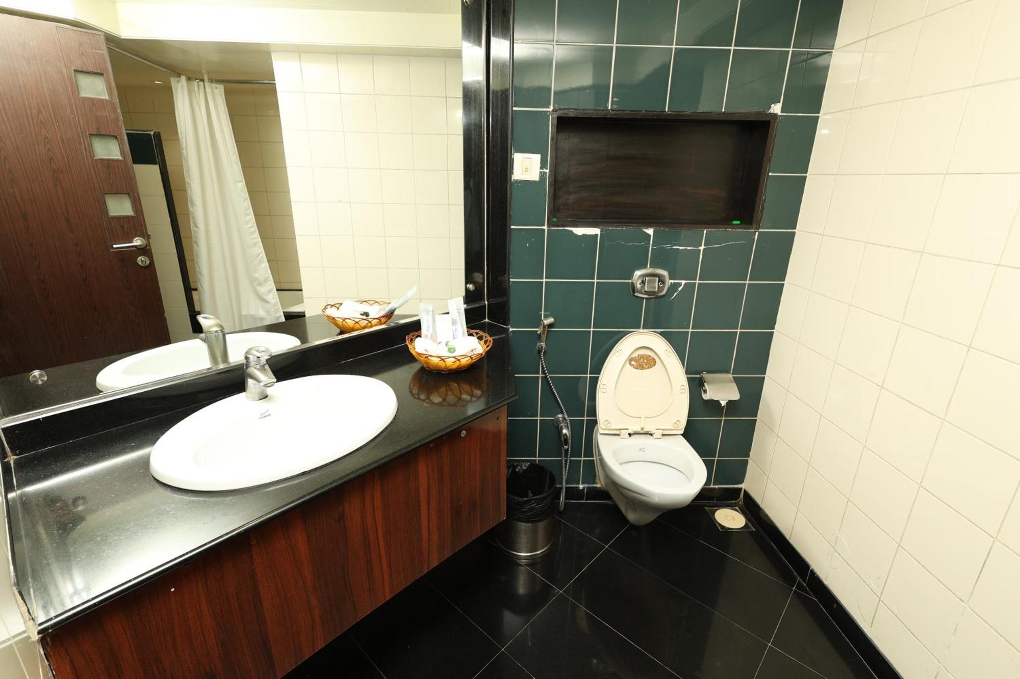 Quaint Suites Hotel & Banquet Mumbai Dış mekan fotoğraf