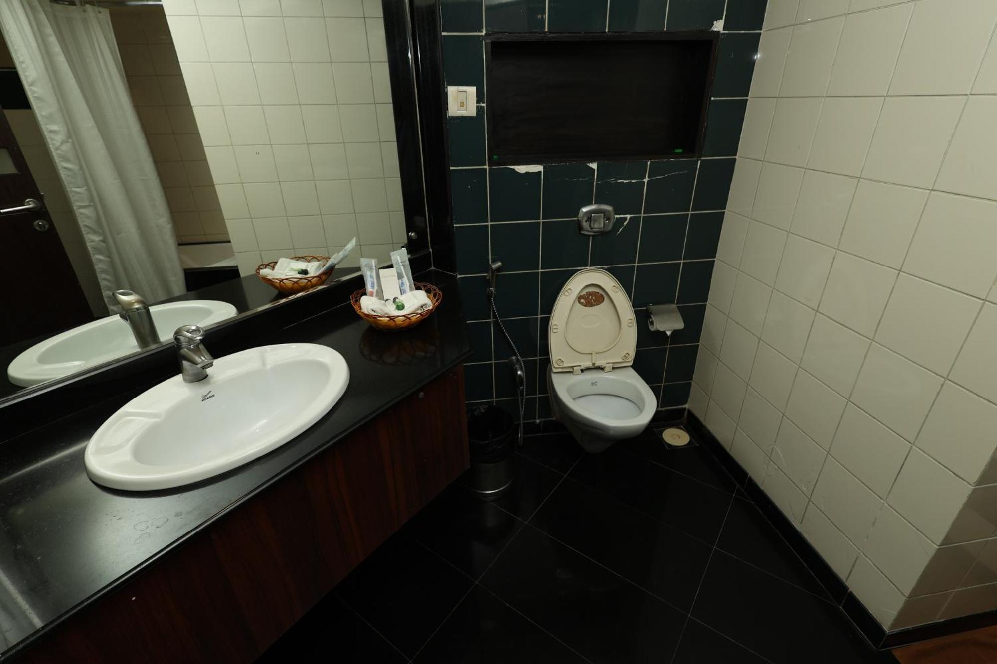 Quaint Suites Hotel & Banquet Mumbai Dış mekan fotoğraf