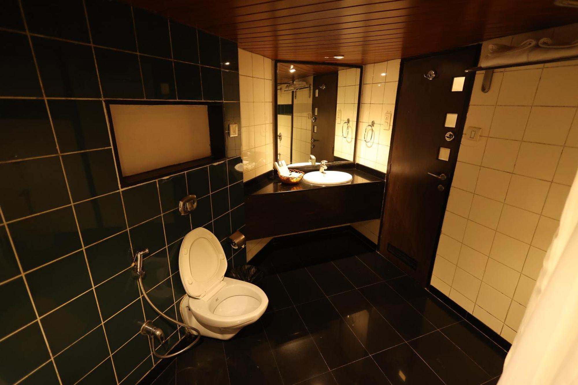 Quaint Suites Hotel & Banquet Mumbai Dış mekan fotoğraf